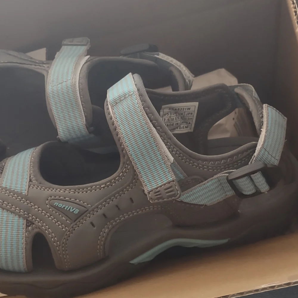 Athletic sandals - Picture 2 of 7